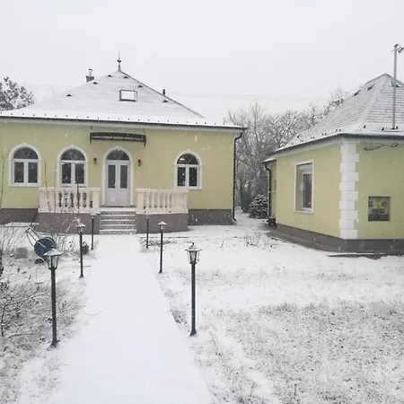 Small House In Area Daire Budapeşte