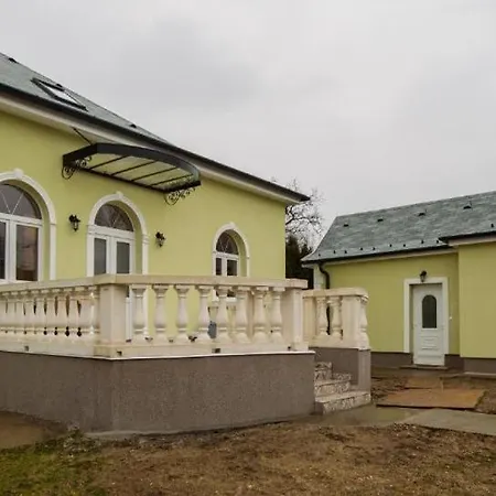 Small House In Area Daire