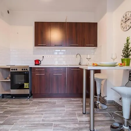 Small House In Area Daire *
